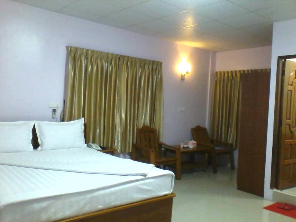 Aung Tha Pyay Hotel 3 Yangon Rom bilde